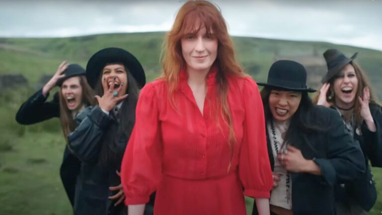 Florence + the Machine представляют новую песню «Everybody Scream»: слушайте предварительно