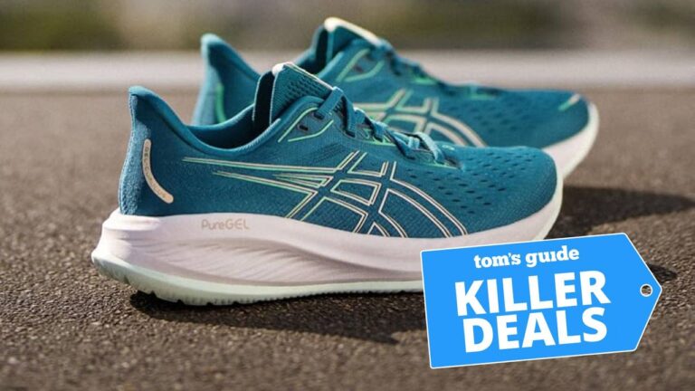 Огромная распродажа Asics к Дню труда: лучшие летние кроссовки по выгодным ценам