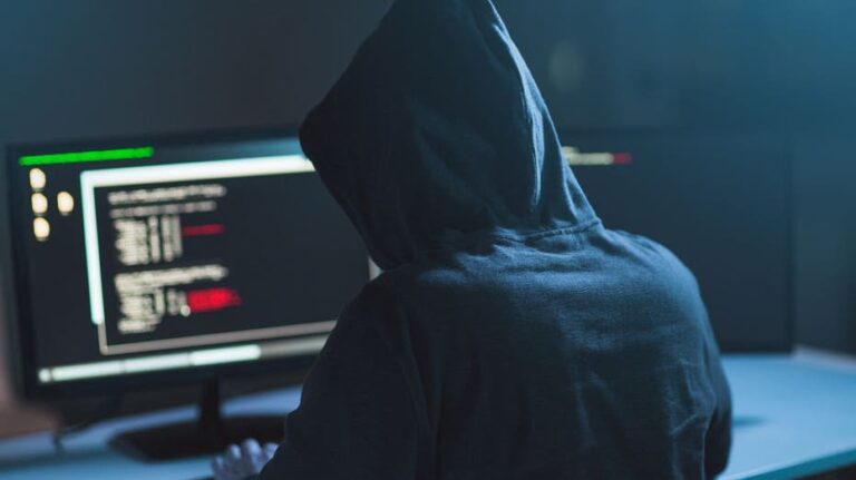 Как злоумышленники используют искусственный интеллект для масштабных кибератак