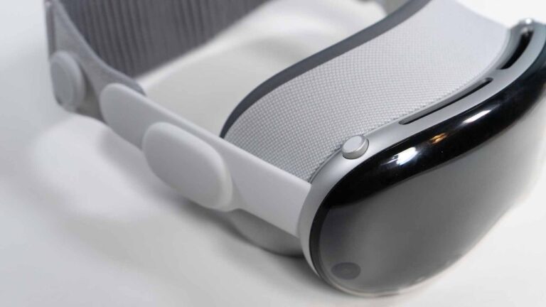 Новая яркая цветовая версия Apple Vision Pro может появиться уже скоро