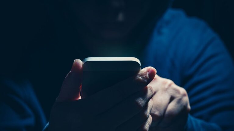 Новая технология iPhone 17 борется с шпионским программным обеспечением
