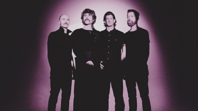 AFI удивляют фанатов 80-х с новым синглом «Holy Visions»