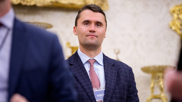 Тим Тебо предостерегает о реальности зла после трагической гибели Чарли Кирка