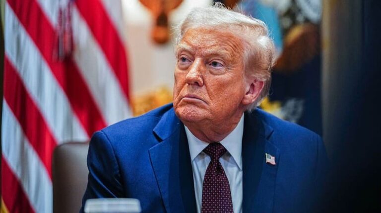 Дональд Трамп посетил бейсбольный матч на «Янки Стэдиум» перед 22-й годовщиной 9/11