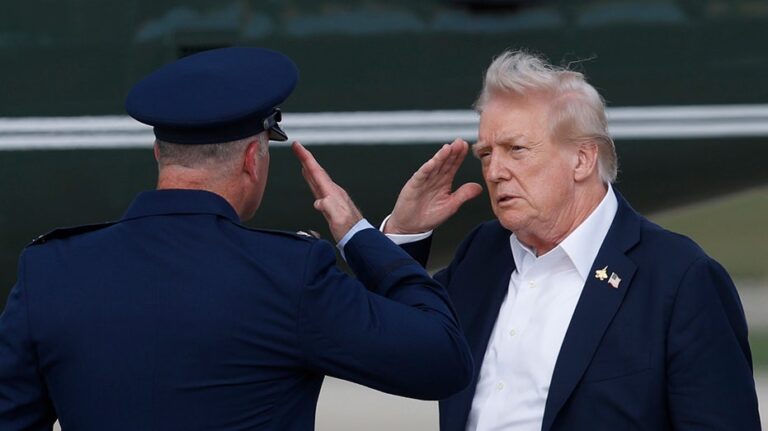 Встреча Трампа с ключевыми законодателями перед угрозой частичного закрытия правительства