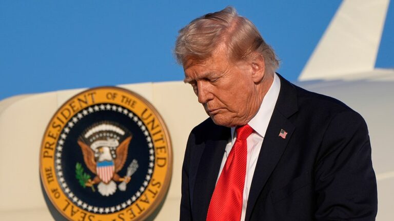 Президент Дональд Трамп выразил скорбь по поводу смерти Чарли Кирка и напомнил о трагедии 11 сентября