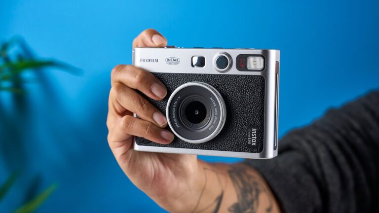 Почему я всегда беру с собой фотокамеру Fujifilm Instax mini Evo