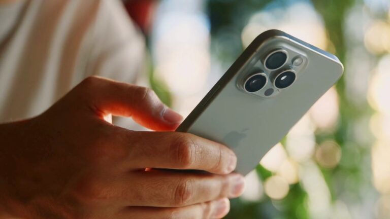 Как запустить полноценного AI-чатбота прямо на iPhone и почему это удобно
