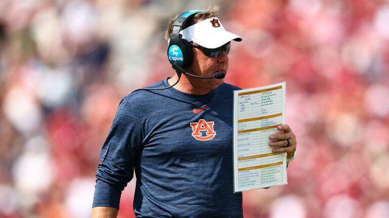 Тренер Auburn критиковал судей после спорных решений, SEC признала ошибку с нелегальным тачдауном