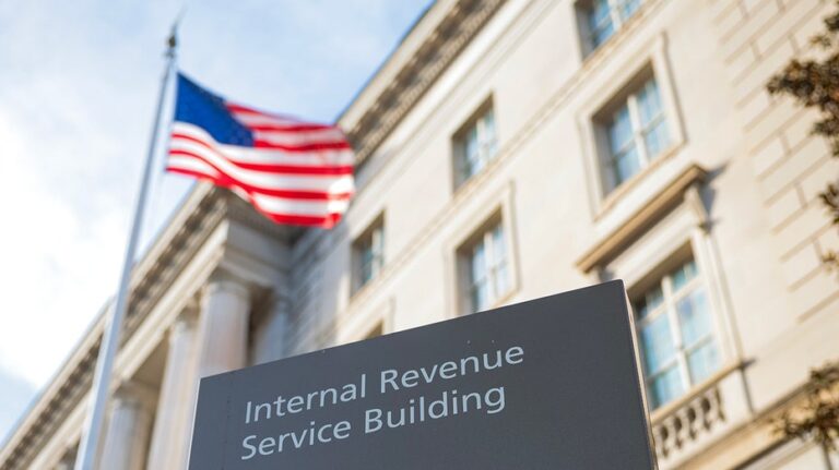 Высшее руководство IRS уволено за связь с скандалом по целенаправленному давлению на консерваторов