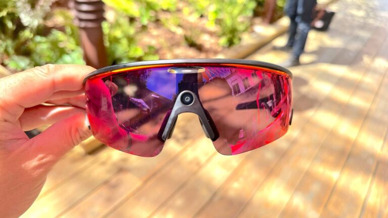 Новая интеграция Strava и умных очков Oakley Meta Vanguard AI: что это значит для спортсменов