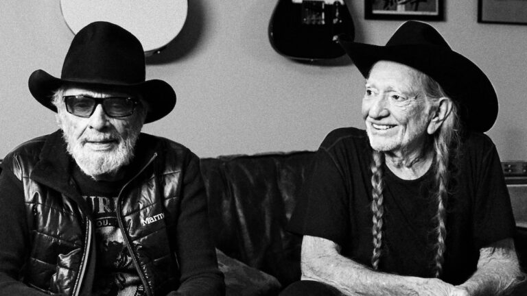 Willie Nelson выпускает новый альбом в честь Мерла Хаггарда и представляет трек “Workin’ Man Blues”