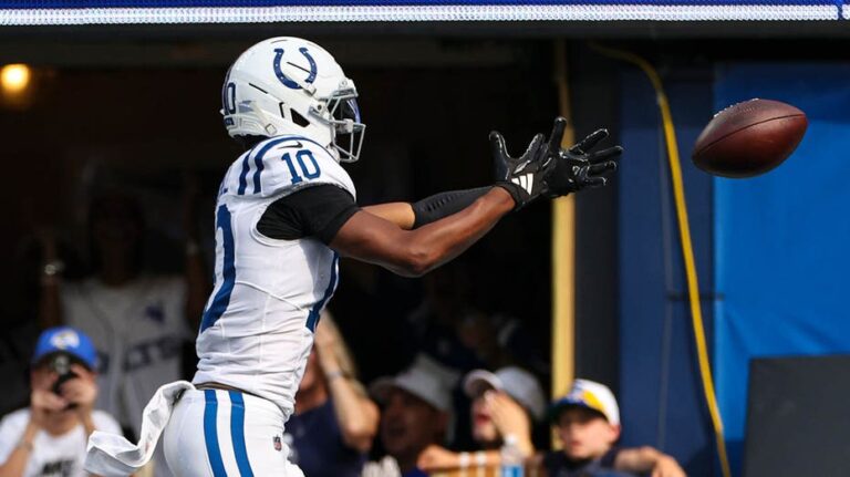 Необычная ошибка Адонеи Митчелла повлияла на результат матча между Colts и Rams