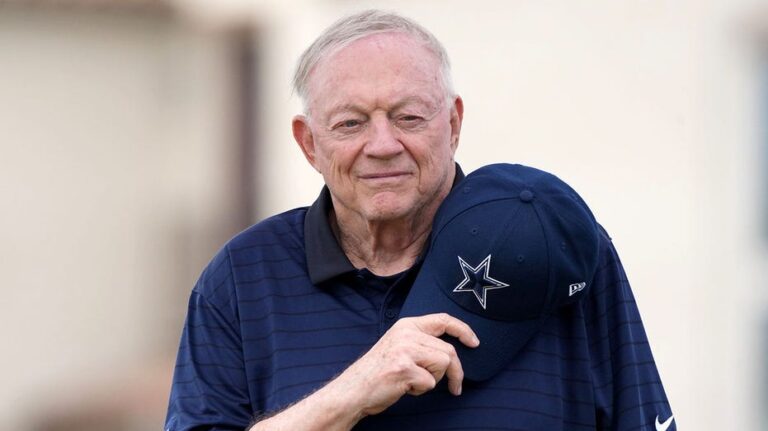 Команда Dallas Cowboys выразила память Charlie Kirk перед матчем