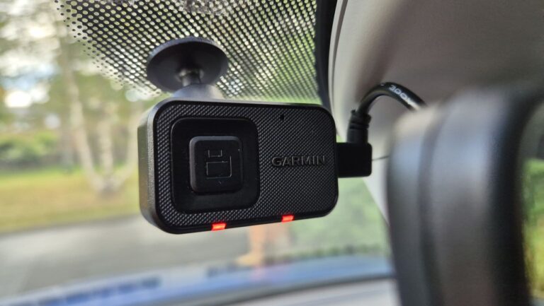 Компактная Garmin Dash Cam Mini 3: незаметная и надежная видеозапись