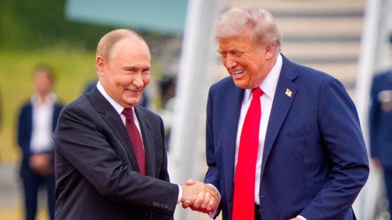 Трамп резко резко выразил недовольство отношениями с Путиным и ситуацию на Украине