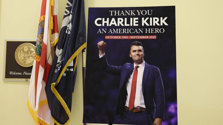 Политики требуют суровых санкций за празднование убийства Charlie Kirk