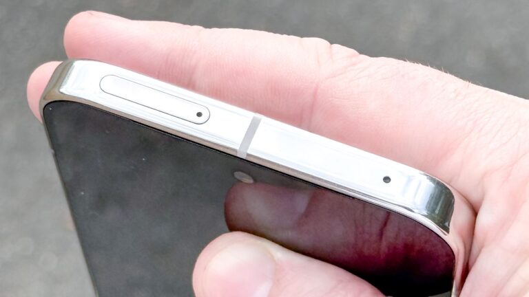 Пользователи заметили необычную комплектацию Pixel 10 Pro XL при замене поврежденных устройств