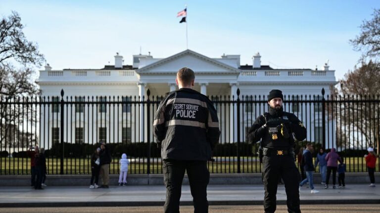 Усиленная охрана Трампа перед мемориалом Кирка: новые угрозы и меры безопасности