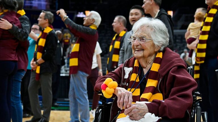Sister Jean из Loyola Chicago завершает карьеру из-за проблем со здоровьем