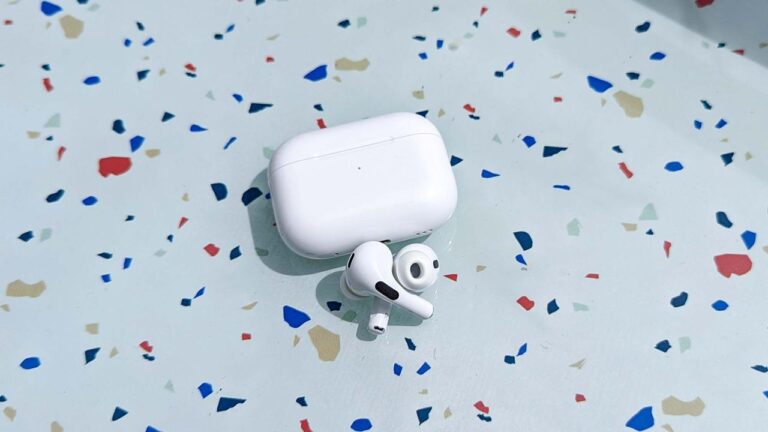 Какие основные отличия ожидаются между AirPods Pro 3 и AirPods 4