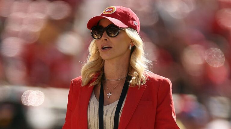 Жена владельца Kansas City Chiefs выразила скорбь по поводу трагической гибели Чарли Кирка