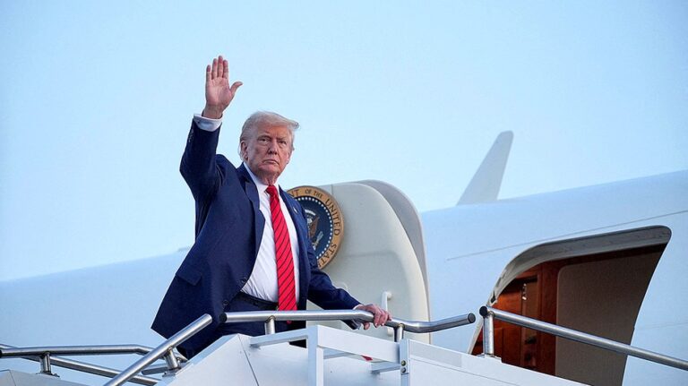 Дональд Трамп возвращается в Великобританию для второго за историю визита и скорбит по Charlie Kirk в Аризоне