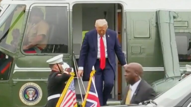 Президент Трамп вынужден был пересесть на запасной вертолет из-за технической неисправности в Великобритании