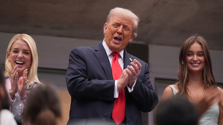 Визит Трампа на US Open вызвал смешанные реакции зрителей и меры со стороны организаторов