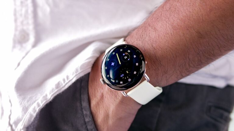 Pixel Watch 4 с AI-коучингом — технология, которую я ожидал от Apple Watch 11