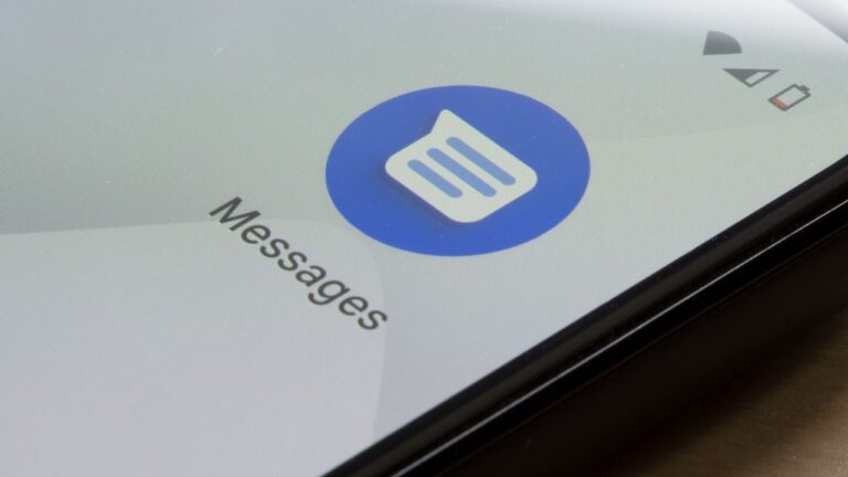 Google Messages переходит к минимализму — без ярких цветных кружков