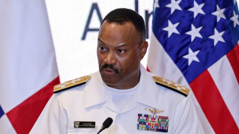 Внезапная отставка командующего SOUTHCOM на фоне борьбы с наркотрафиком в Карибском регионе