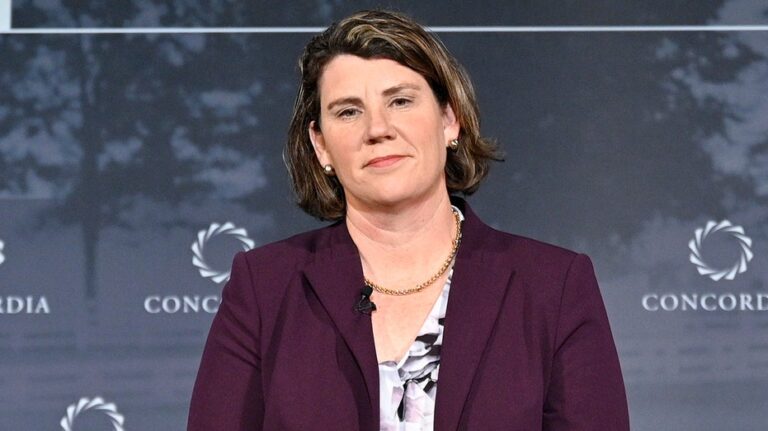 Амбиции после поражения: экс-кандидатка в Сенат США намерена бороться за место в Кентукки