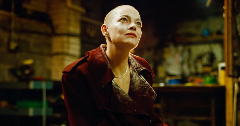 Яркий, но спорный эксперимент Юргоса Лантимоса — обзор фильма «Бугония»