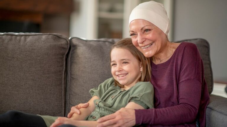 Вакцина от COVID-19 может значительно увеличить шансы на выживание при лечении рака, показывают исследования