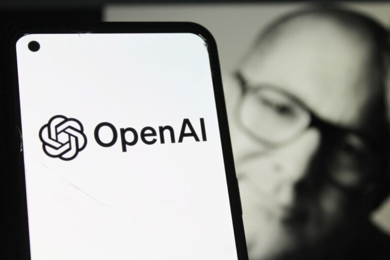 Перспективные носимые устройства OpenAI сталкиваются с первыми задержками