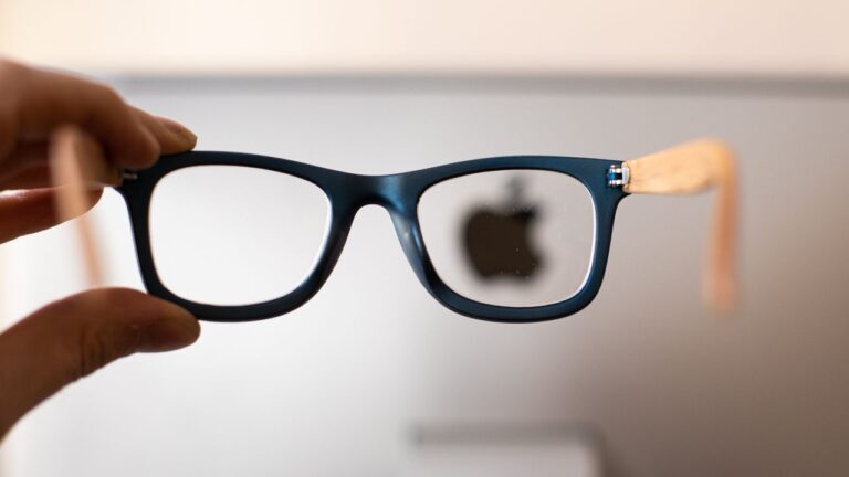 Все, что известно о умных очках Apple