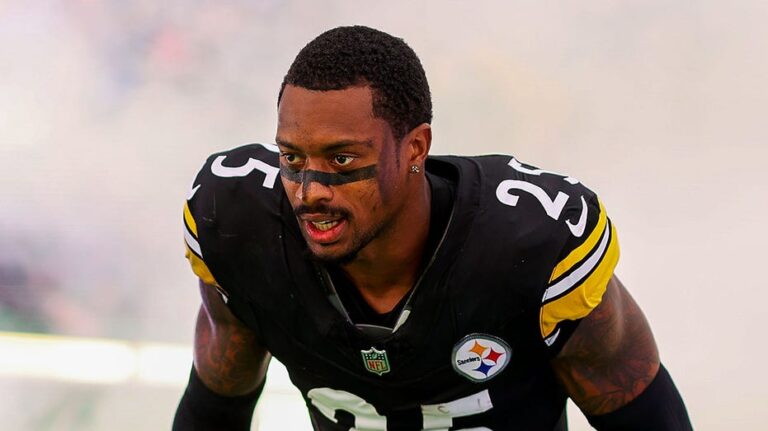 Защита Steelers: Элиот в ярости из-за штрафа за носовой полотенце
