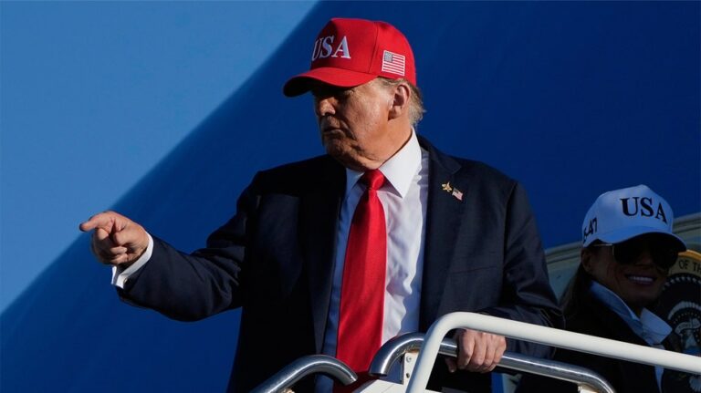 Поддержка Трампа помогла кандидату победить в конкурентном праймериз на вакантный конгрессский мандат