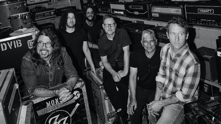 Эксклюзивный лайв-альбом Foo Fighters «Are Playing Where ??? Vol. 1» доступен только на Bandcamp