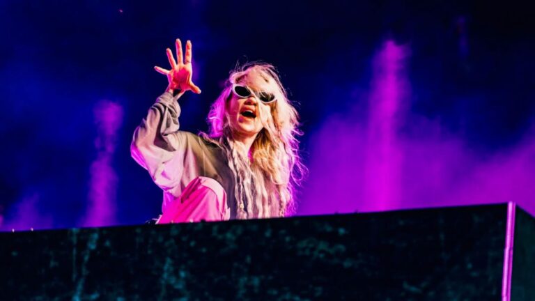 Grimes выпустила новую песню «Artificial Angels» — взгляд изнутри искусственного интеллекта