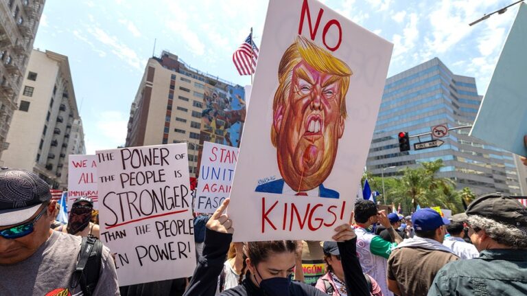 Президент Трамп отвергает идеи о «королевской власти» на фоне протестов «No Kings»