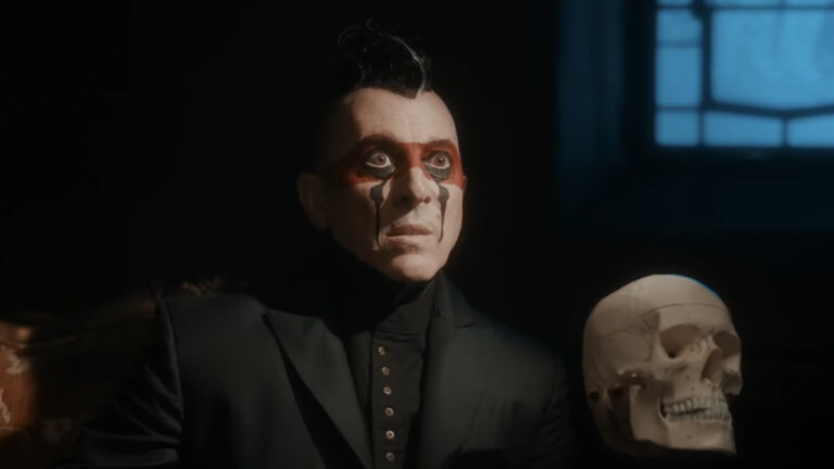 Майнер Джеймс Кинан в готическом стиле: новый сингл Puscifer «Pendulum»