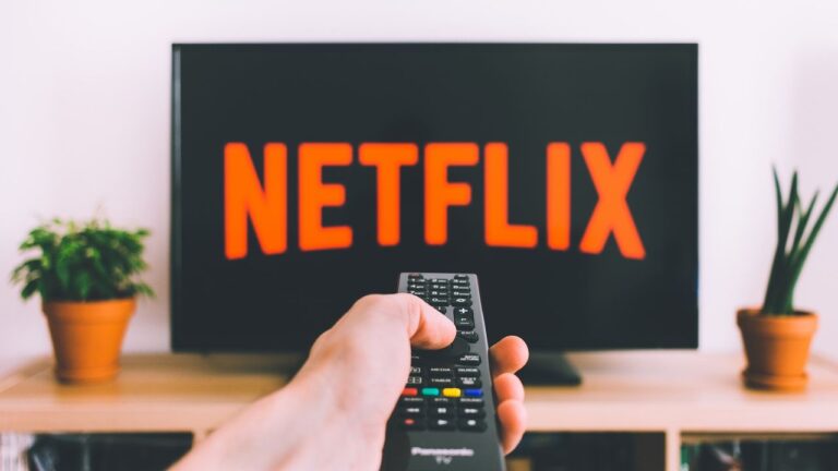 Как открыть скрытые категории Netflix и сделать ваш Хэллоуин более захватывающим