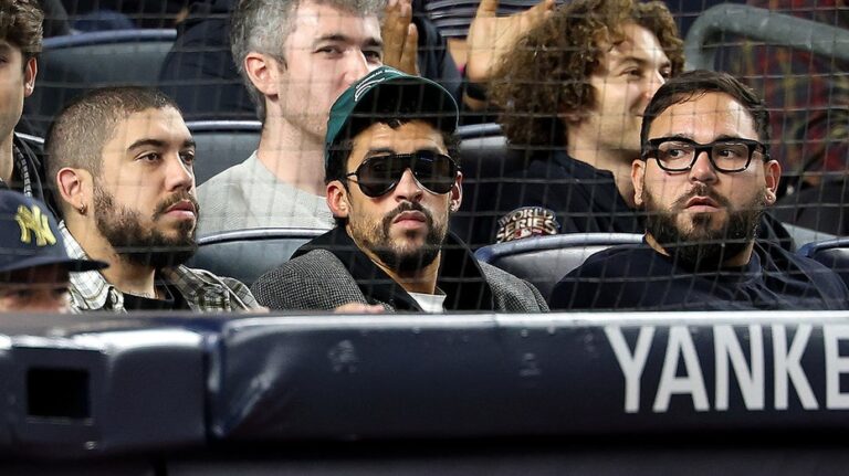 Внимание к поведению Bad Bunny на матче Yankee Stadium и его политические высказывания