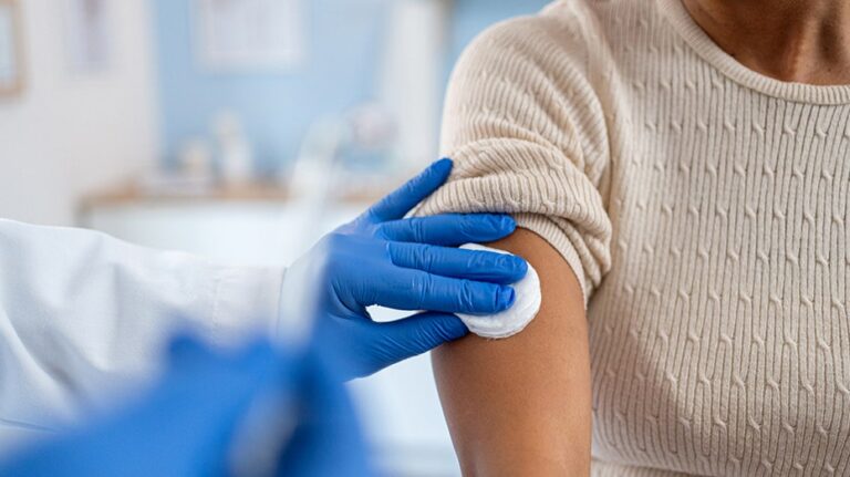 Обсуждение разделения комбинированной вакцины MMR вызывает споры среди специалистов и властей