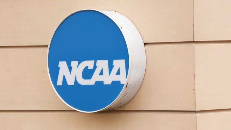 NCAA рассматривает возможность разрешить студентам делать ставки на профессиональный спорт