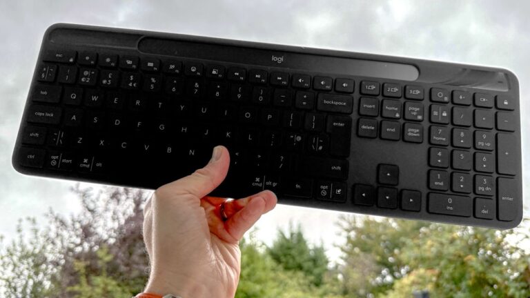 Почему солнечная клавиатура Logitech Signature Slim Solar+ стала моим незаменимым помощником в облачной стране
