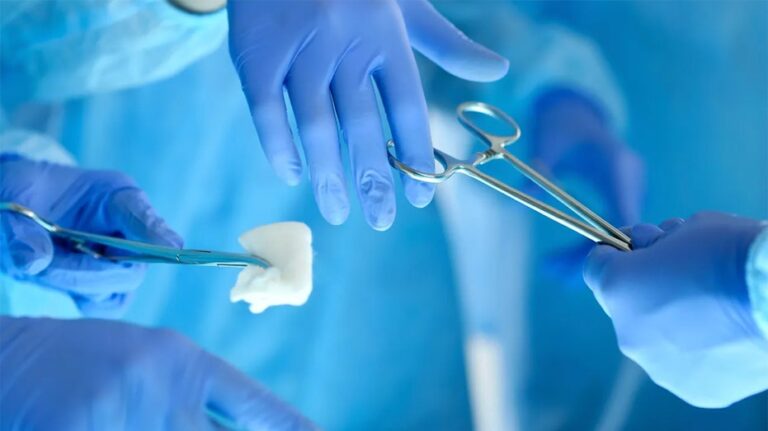 Опасные магниты: 13-летний мальчик попал в больницу после проглатывания до 100 магнитов