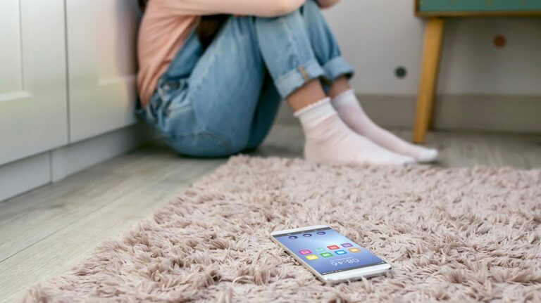 Подросток из Нью-Джерси подает иск против создателей AI за фальшивые интимные изображения